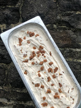 Load image into Gallery viewer, 450ml Tub of Homemade Gingerbread Ice Cream
